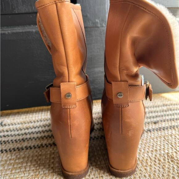 Ugg Ellecia Leather‎ Wedge Boot - Picture 7 of 16